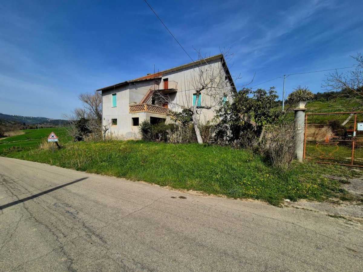 Villa for Sale Loreto Aprutino Pescara, Sale Villa Loreto Aprutino