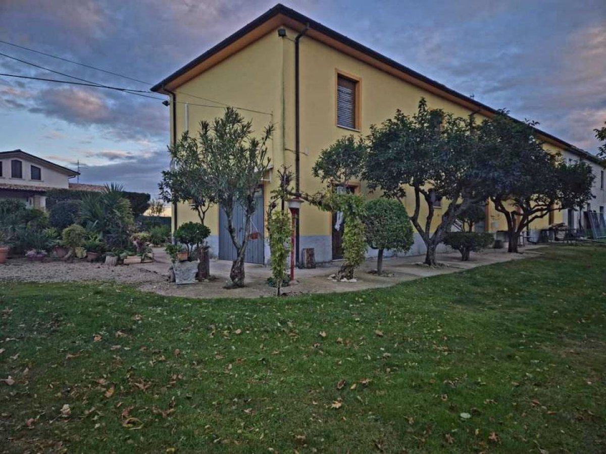Cottage/Hamlet for Sale Loreto Aprutino Pescara, Sale Cottage/Hamlet Loreto Aprutino