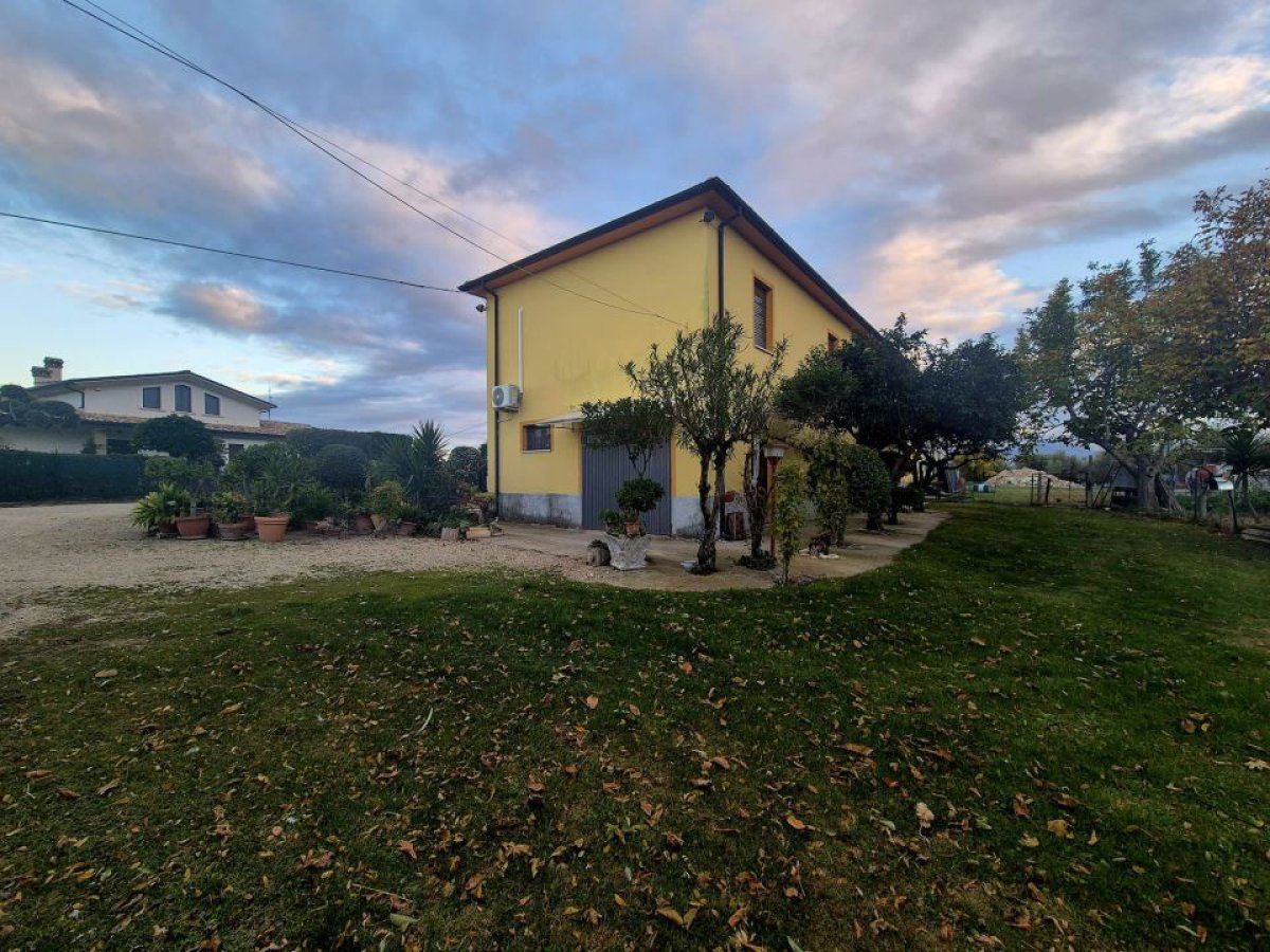 Cottage/Hamlet for Sale Loreto Aprutino Pescara, Sale Cottage/Hamlet Loreto Aprutino