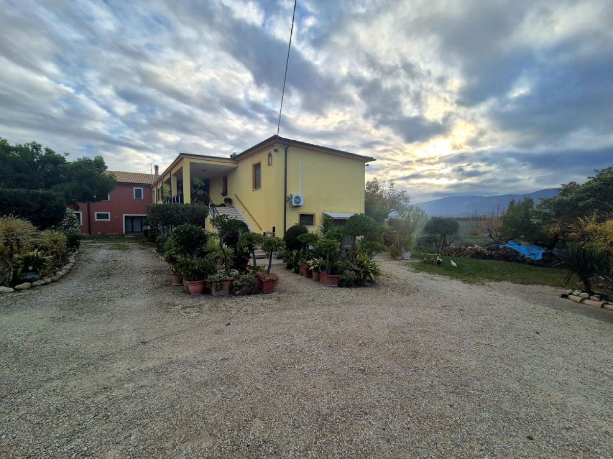 Cottage/Hamlet for Sale Loreto Aprutino Pescara, Sale Cottage/Hamlet Loreto Aprutino