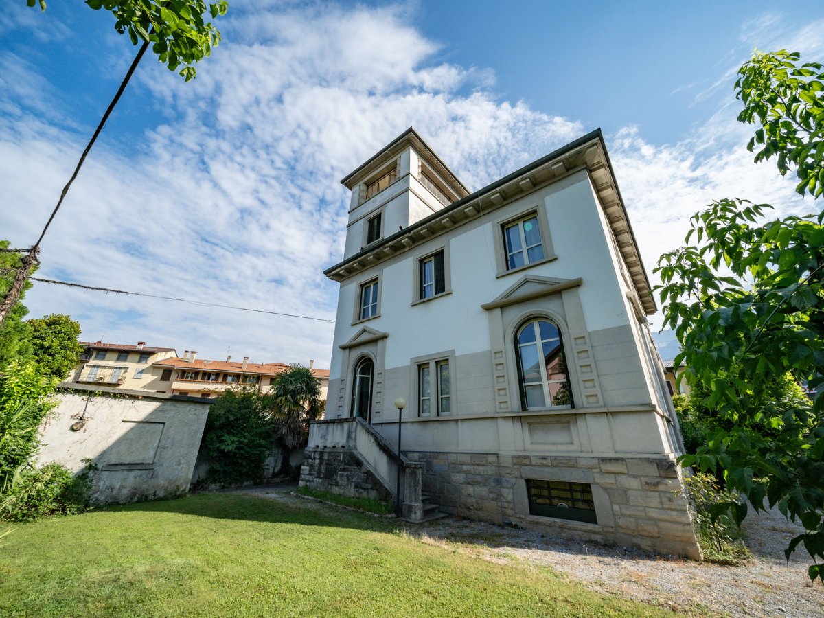 Villa for Sale Mandello del Lario Lecco, Sale Villa Mandello del Lario