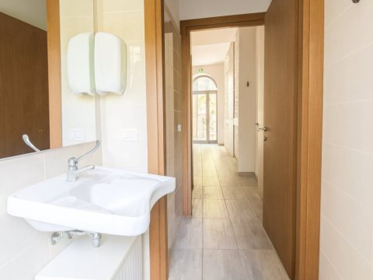 Business/Commercial License for Rent Milano Milan, Rent Business/Commercial License Centro Storico