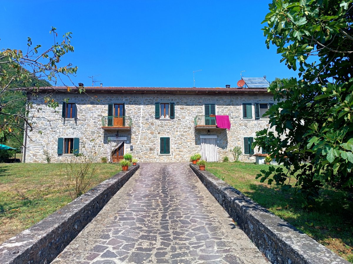 Semi-detached house for Sale Piazza al Serchio Lucca, Sale Semi-detached house Piazza al Serchio