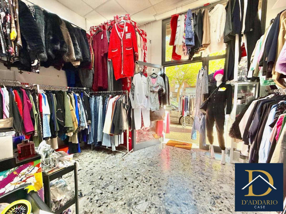 Shop/Commercial space for Sale Taranto Taranto, Sale Shop/Commercial space Italia/Montegranaro