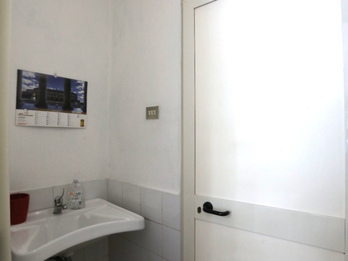 Shop/Commercial space for Rent Napoli Naples, Rent Shop/Commercial space Napoli