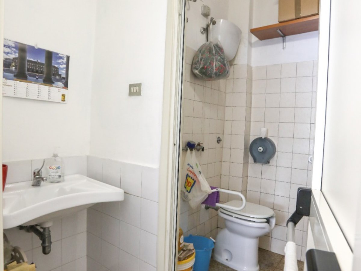 Shop/Commercial space for Rent Napoli Naples, Rent Shop/Commercial space Napoli