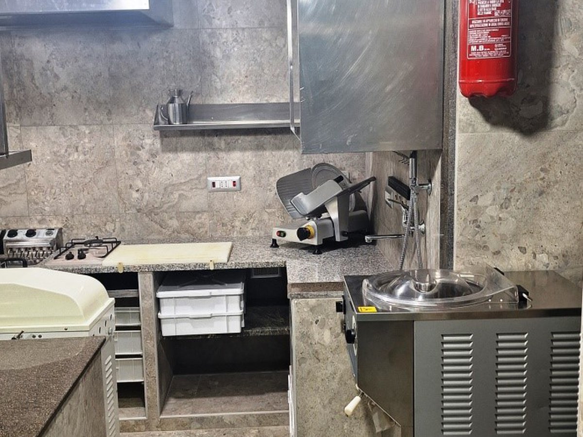 Shop/Commercial space for Sale Messina Messina, Sale Shop/Commercial space Messina