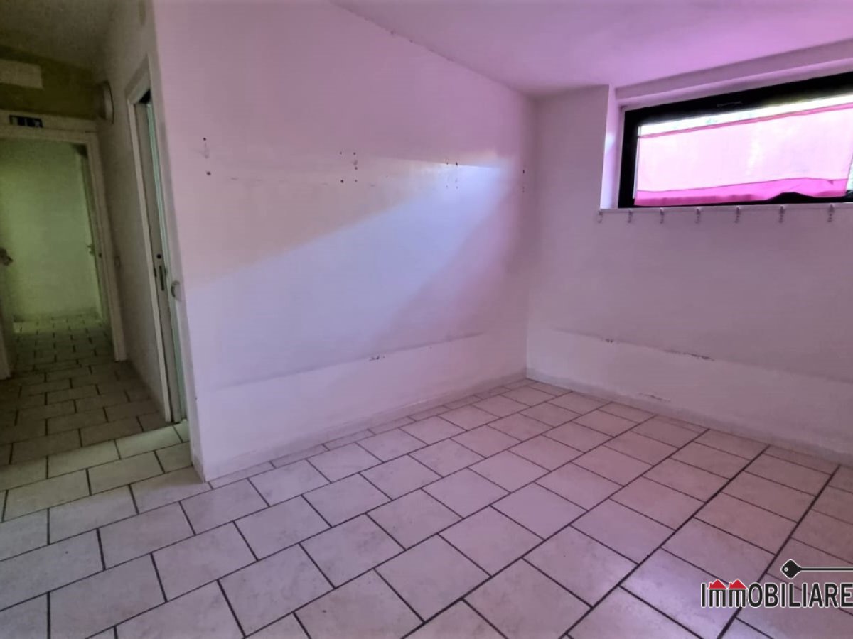 Shop/Commercial space for Sale Poggibonsi Siena, Sale Shop/Commercial space Staggia Senese