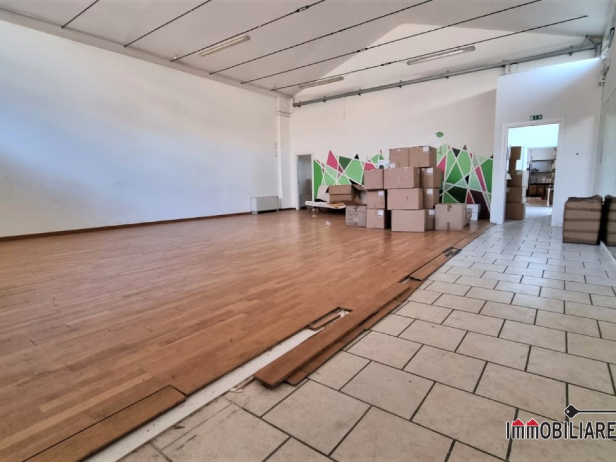 Shop/Commercial space for Sale Poggibonsi Siena, Sale Shop/Commercial space Staggia Senese