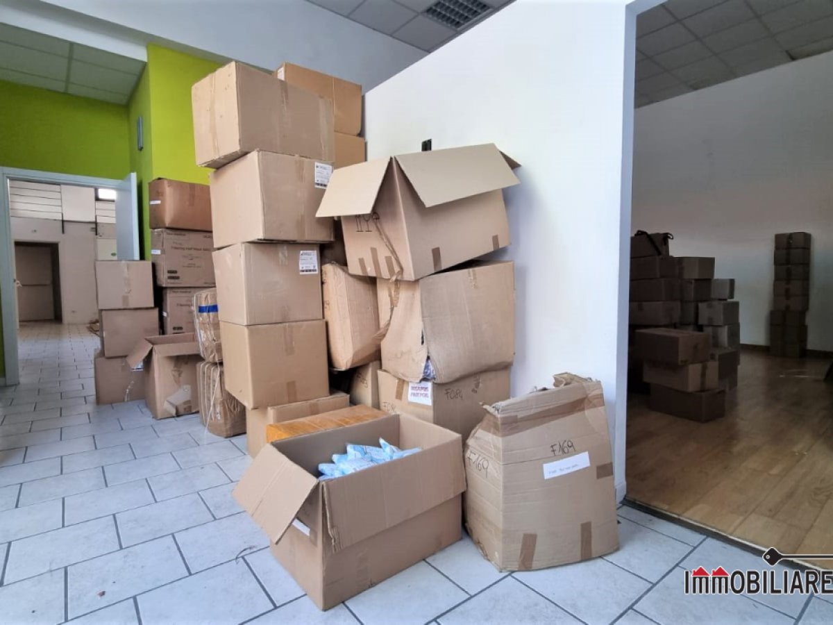Shop/Commercial space for Sale Poggibonsi Siena, Sale Shop/Commercial space Staggia Senese