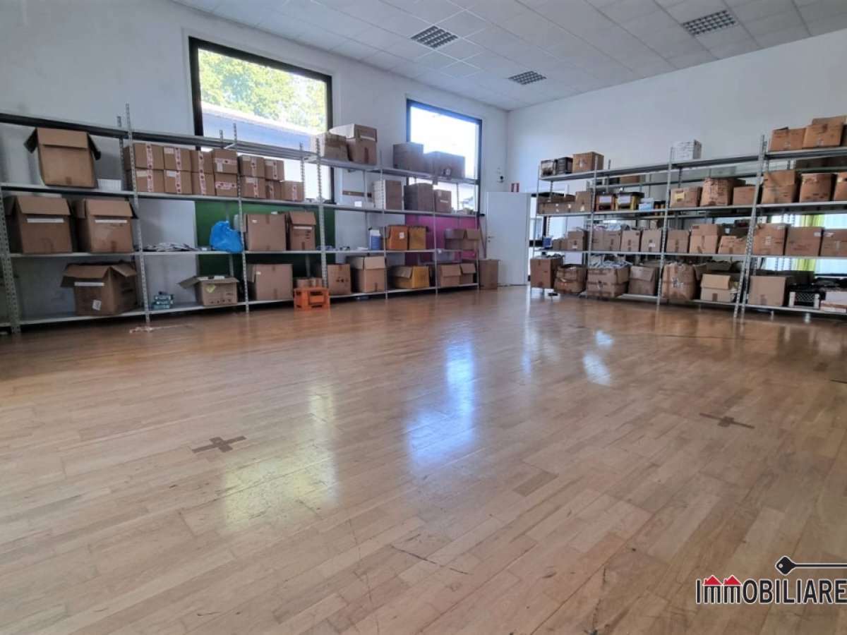 Shop/Commercial space for Sale Poggibonsi Siena, Sale Shop/Commercial space Staggia Senese