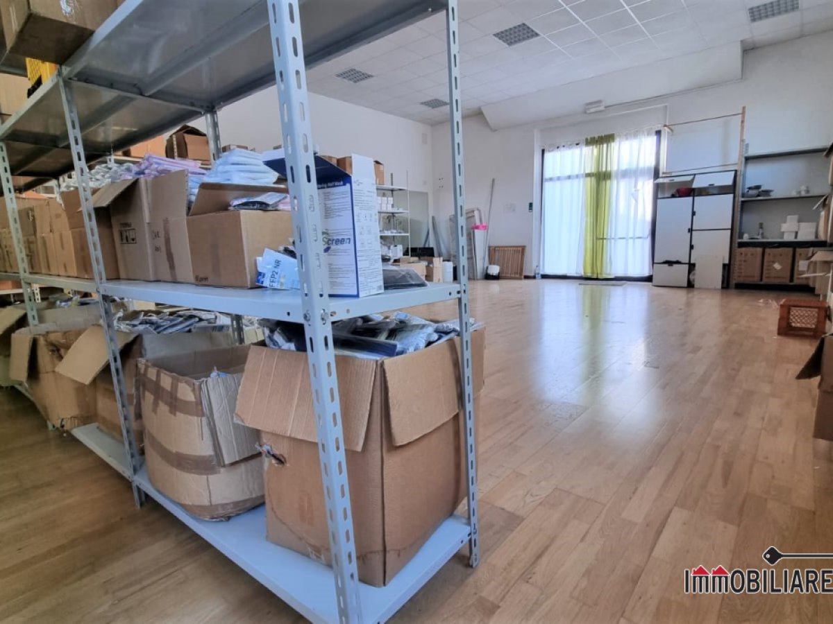 Shop/Commercial space for Sale Poggibonsi Siena, Sale Shop/Commercial space Staggia Senese