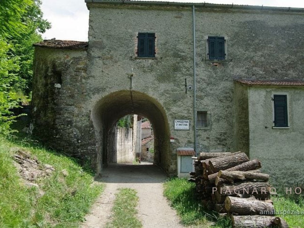Cottage/Hamlet for Sale Pontremoli Massa-Carrara, Sale Cottage/Hamlet Pontremoli
