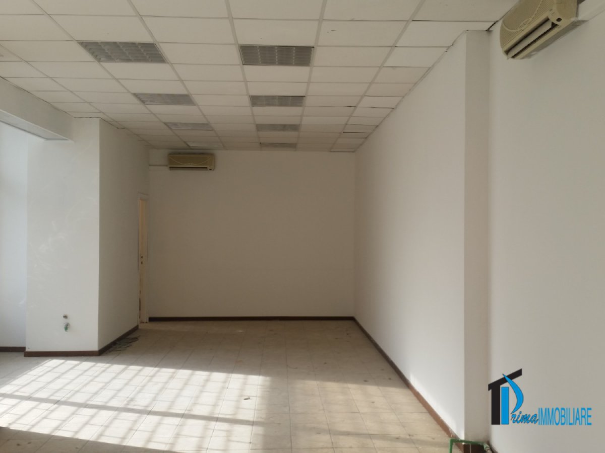 Shop/Commercial space for Rent Terni Terni, Rent Shop/Commercial space Terni