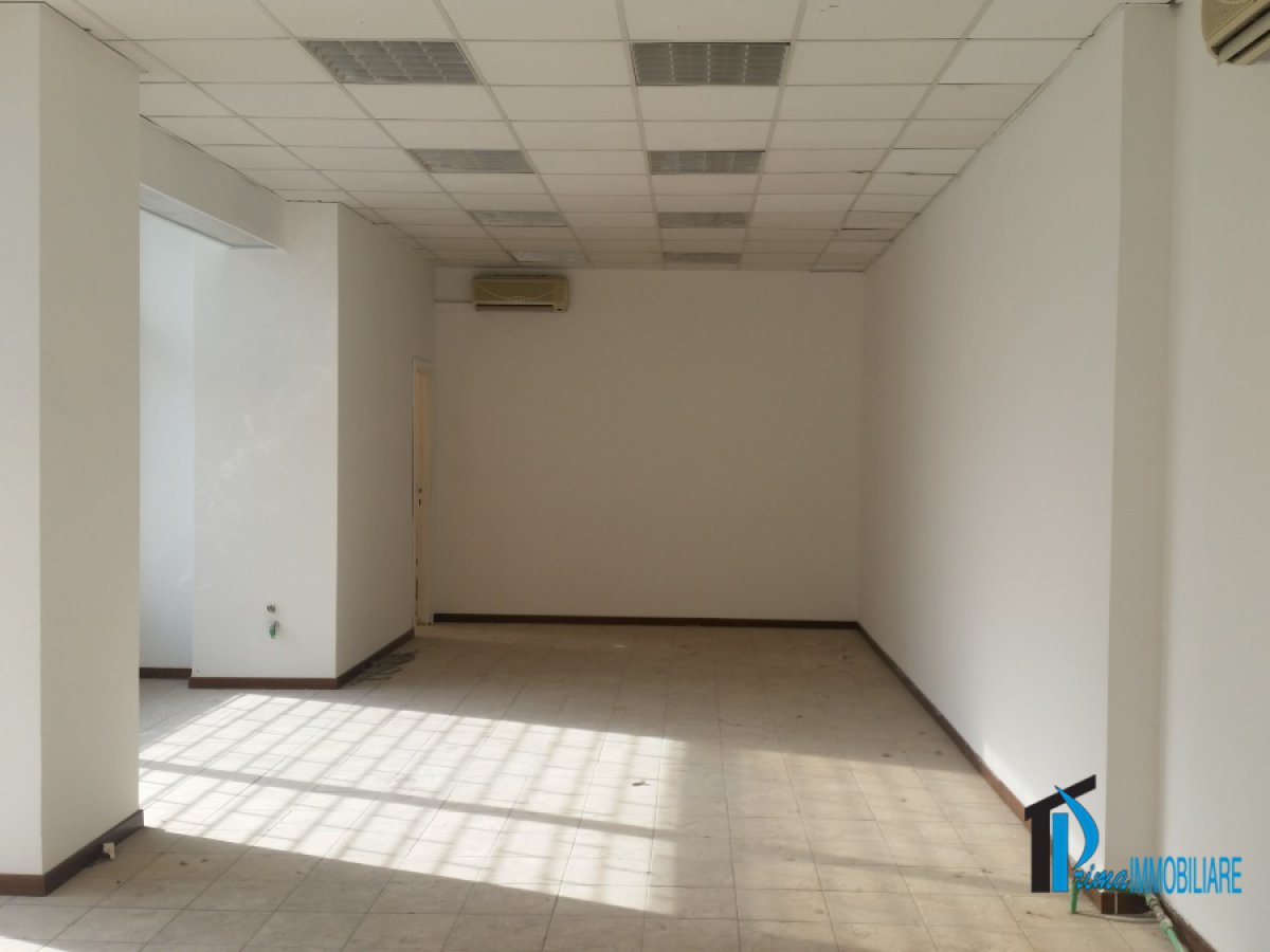 Shop/Commercial space for Rent Terni Terni, Rent Shop/Commercial space Terni
