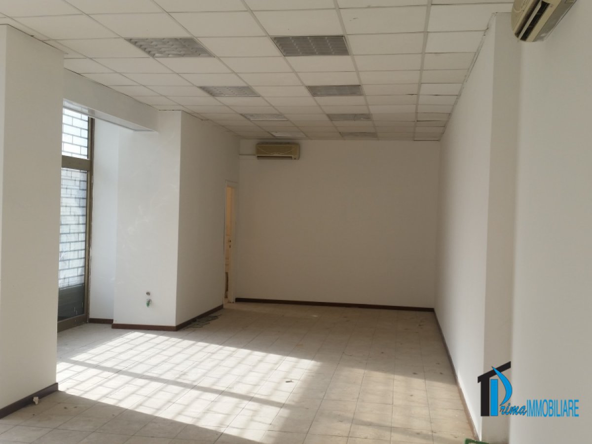 Shop/Commercial space for Rent Terni Terni, Rent Shop/Commercial space Terni