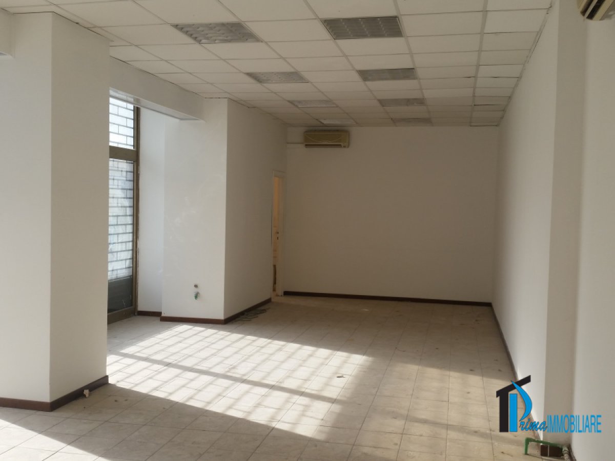 Shop/Commercial space for Rent Terni Terni, Rent Shop/Commercial space Terni