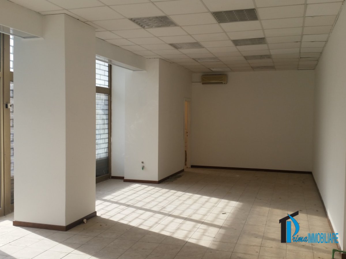 Shop/Commercial space for Rent Terni Terni, Rent Shop/Commercial space Terni