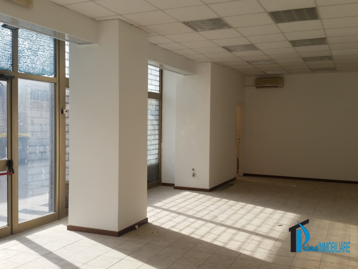Shop/Commercial space for Rent Terni Terni, Rent Shop/Commercial space Terni