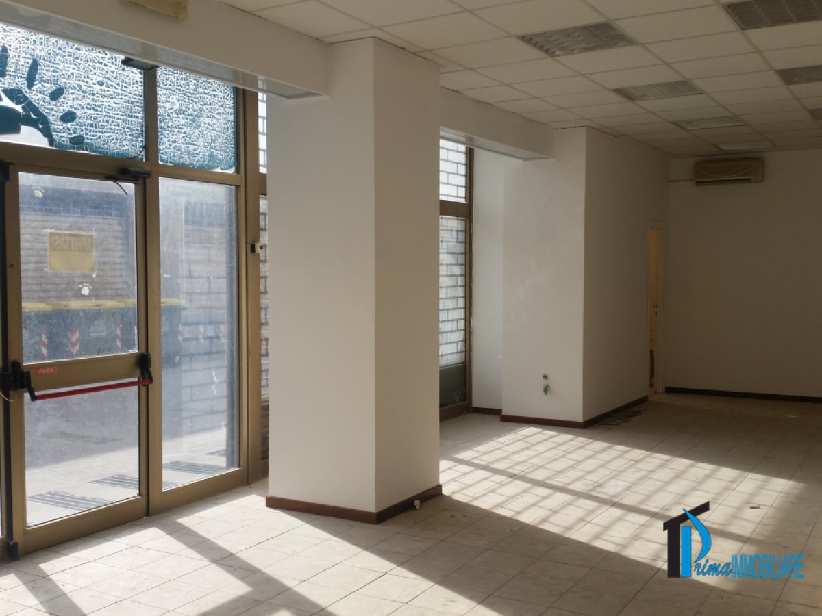 Shop/Commercial space for Rent Terni Terni, Rent Shop/Commercial space Terni