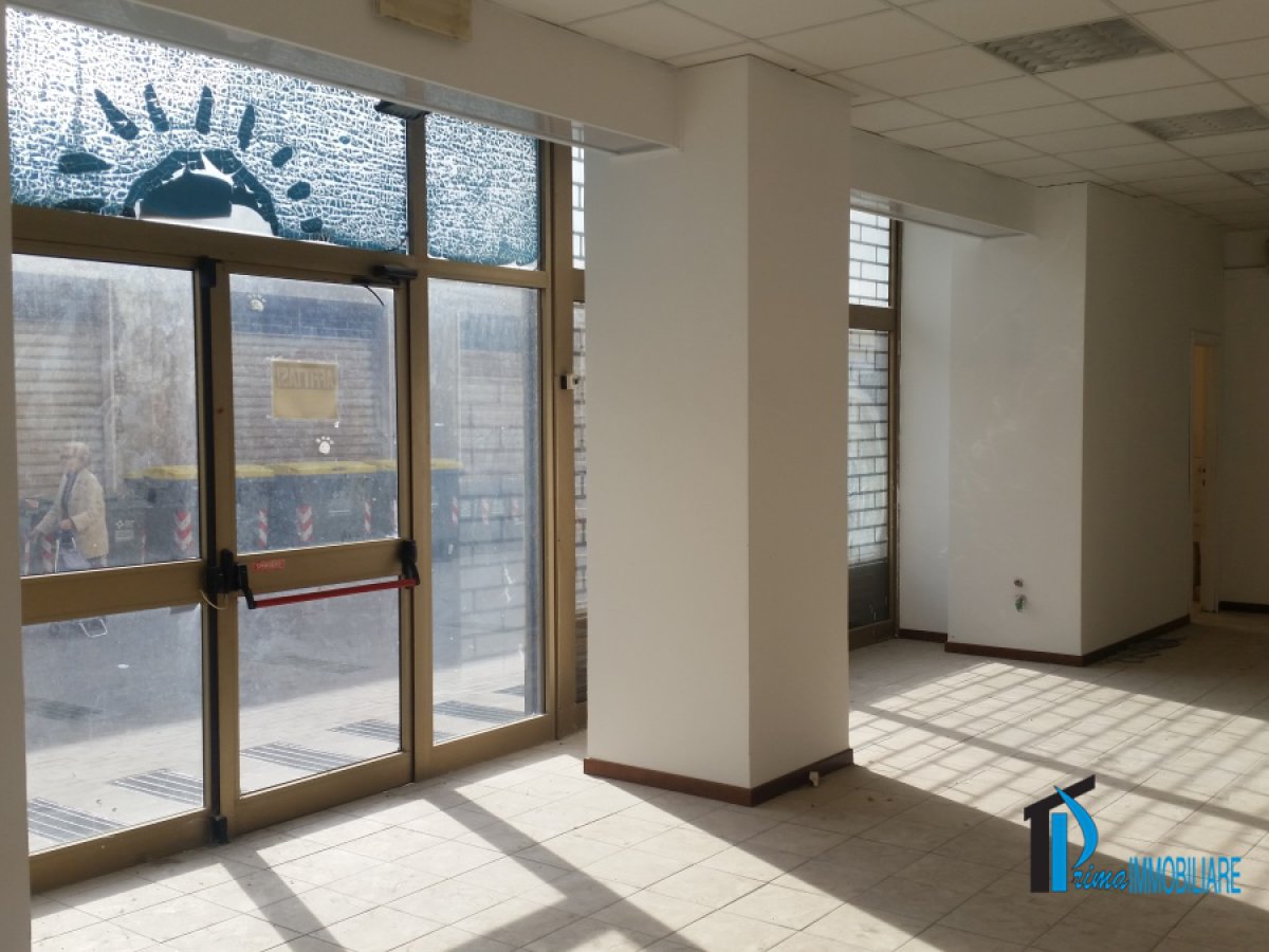 Shop/Commercial space for Rent Terni Terni, Rent Shop/Commercial space Terni