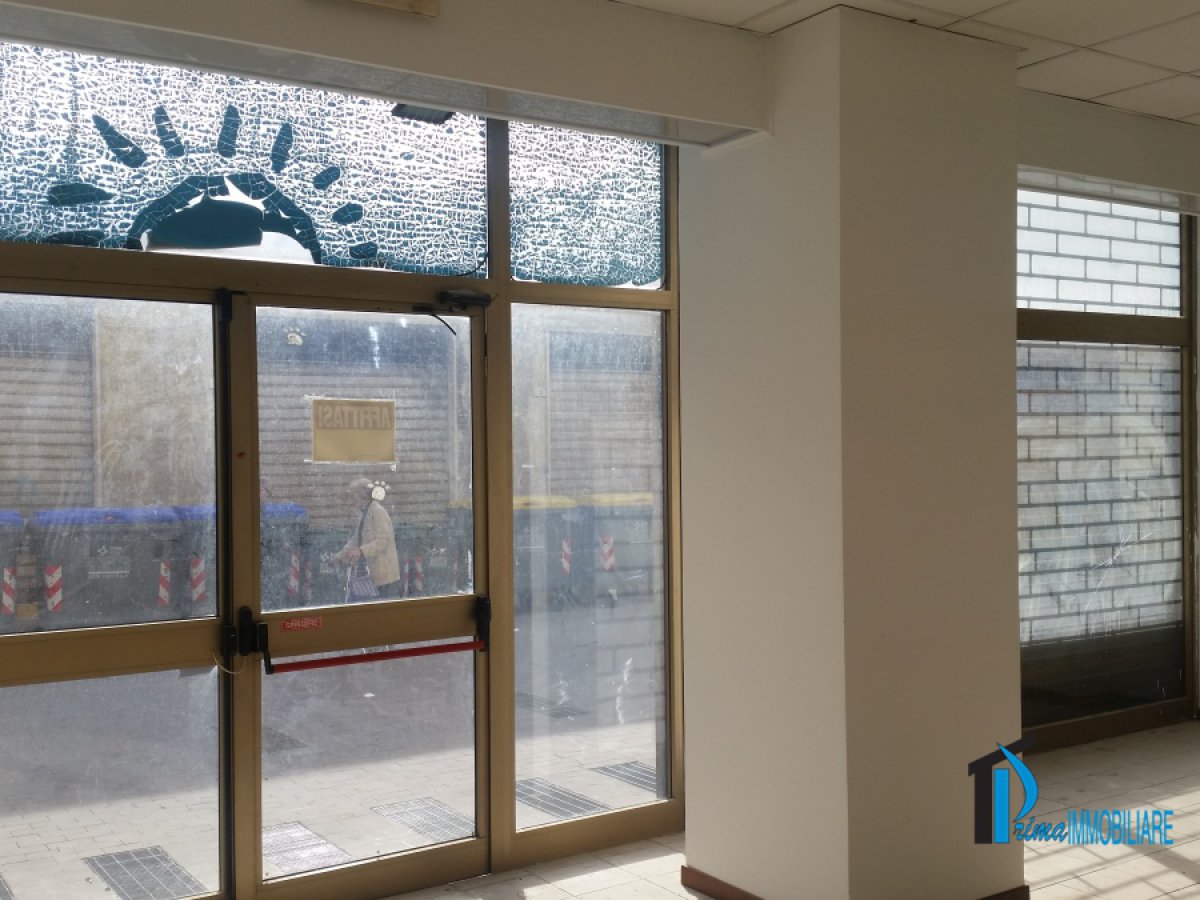 Shop/Commercial space for Rent Terni Terni, Rent Shop/Commercial space Terni