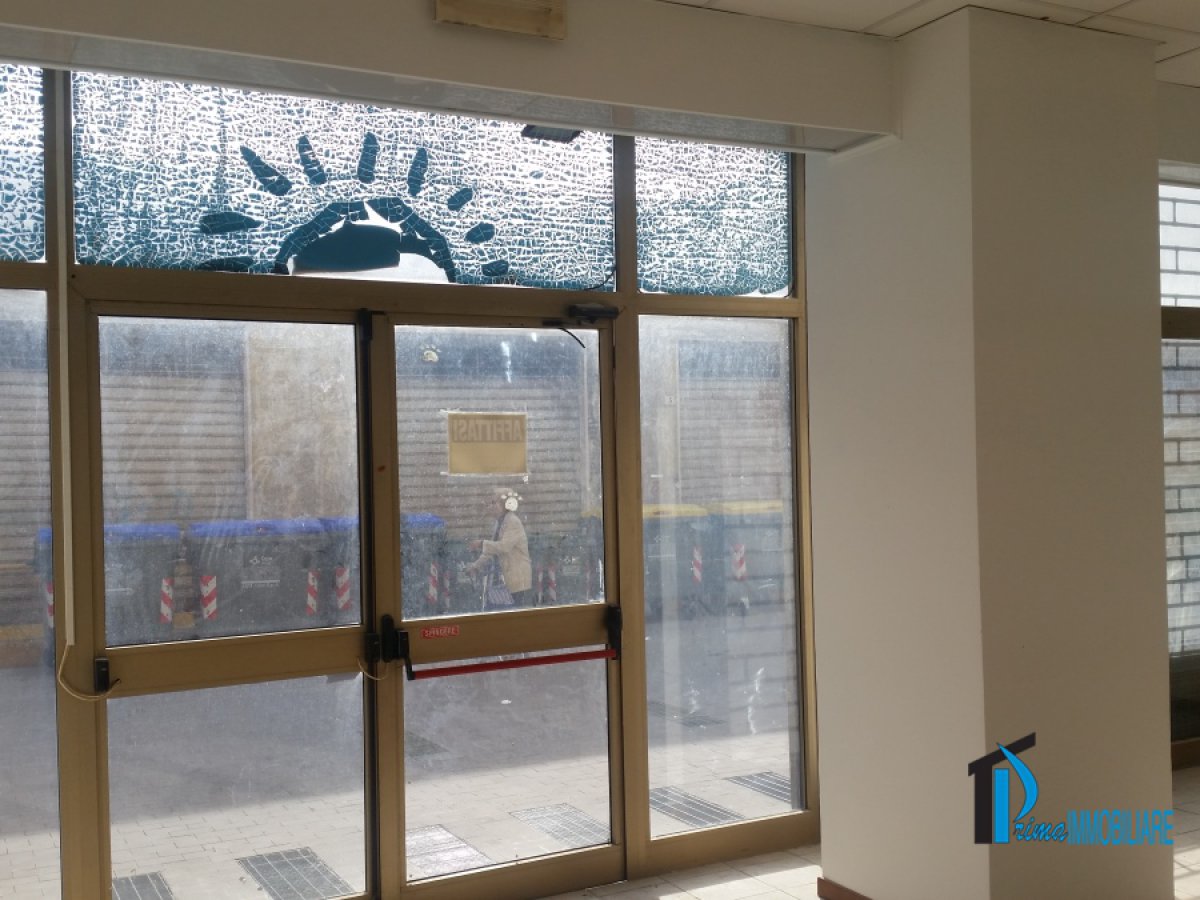 Shop/Commercial space for Rent Terni Terni, Rent Shop/Commercial space Terni