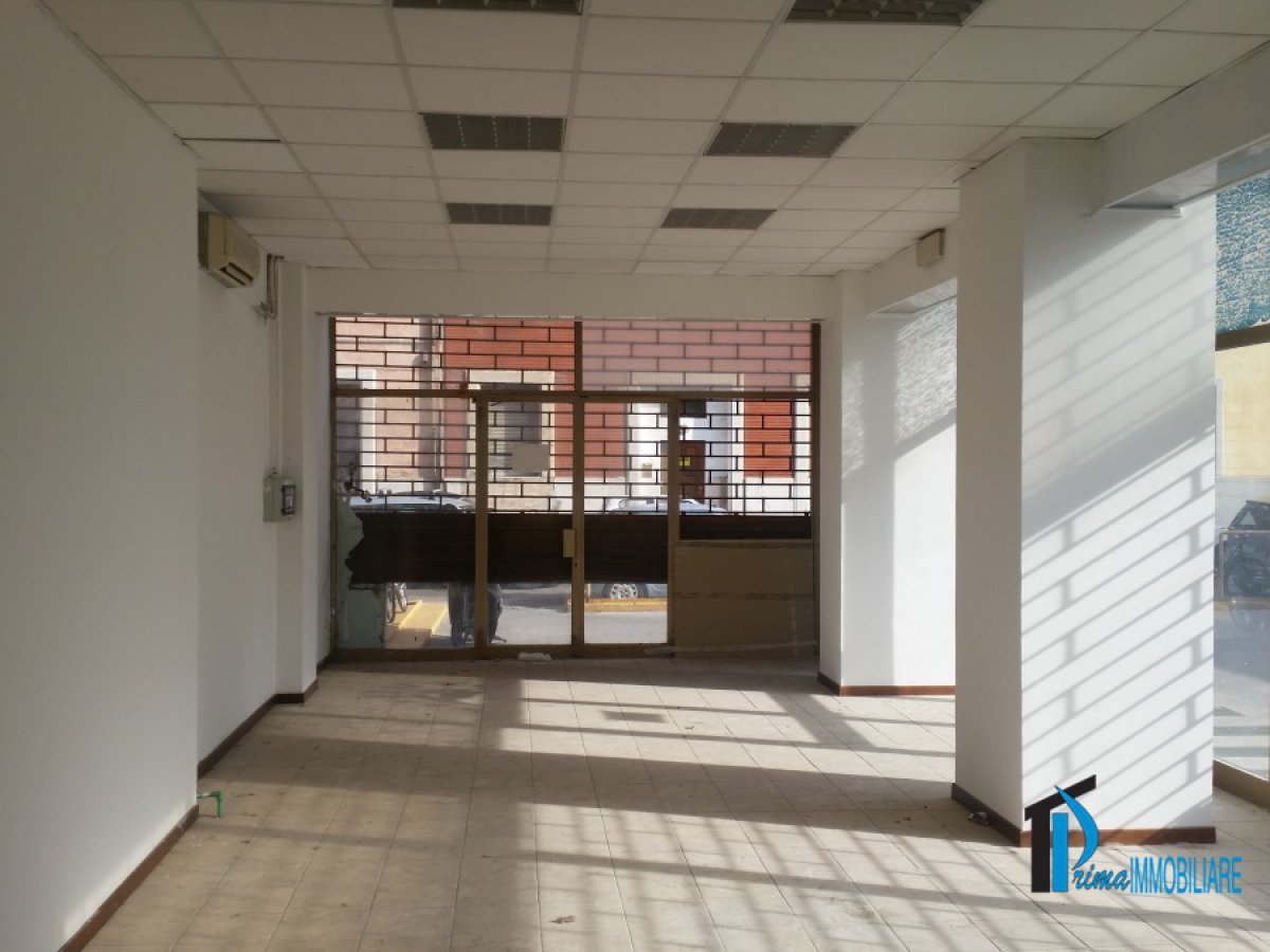 Shop/Commercial space for Rent Terni Terni, Rent Shop/Commercial space Terni