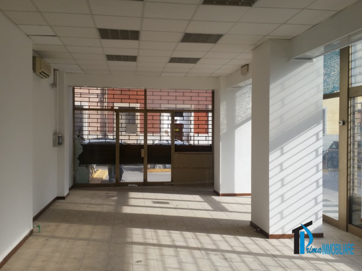 Shop/Commercial space for Rent Terni Terni, Rent Shop/Commercial space Terni