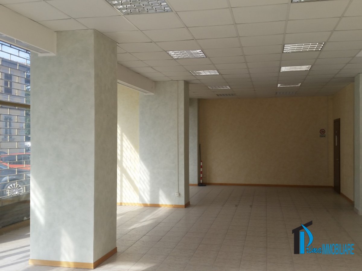 Shop/Commercial space for Rent Terni Terni, Rent Shop/Commercial space Terni