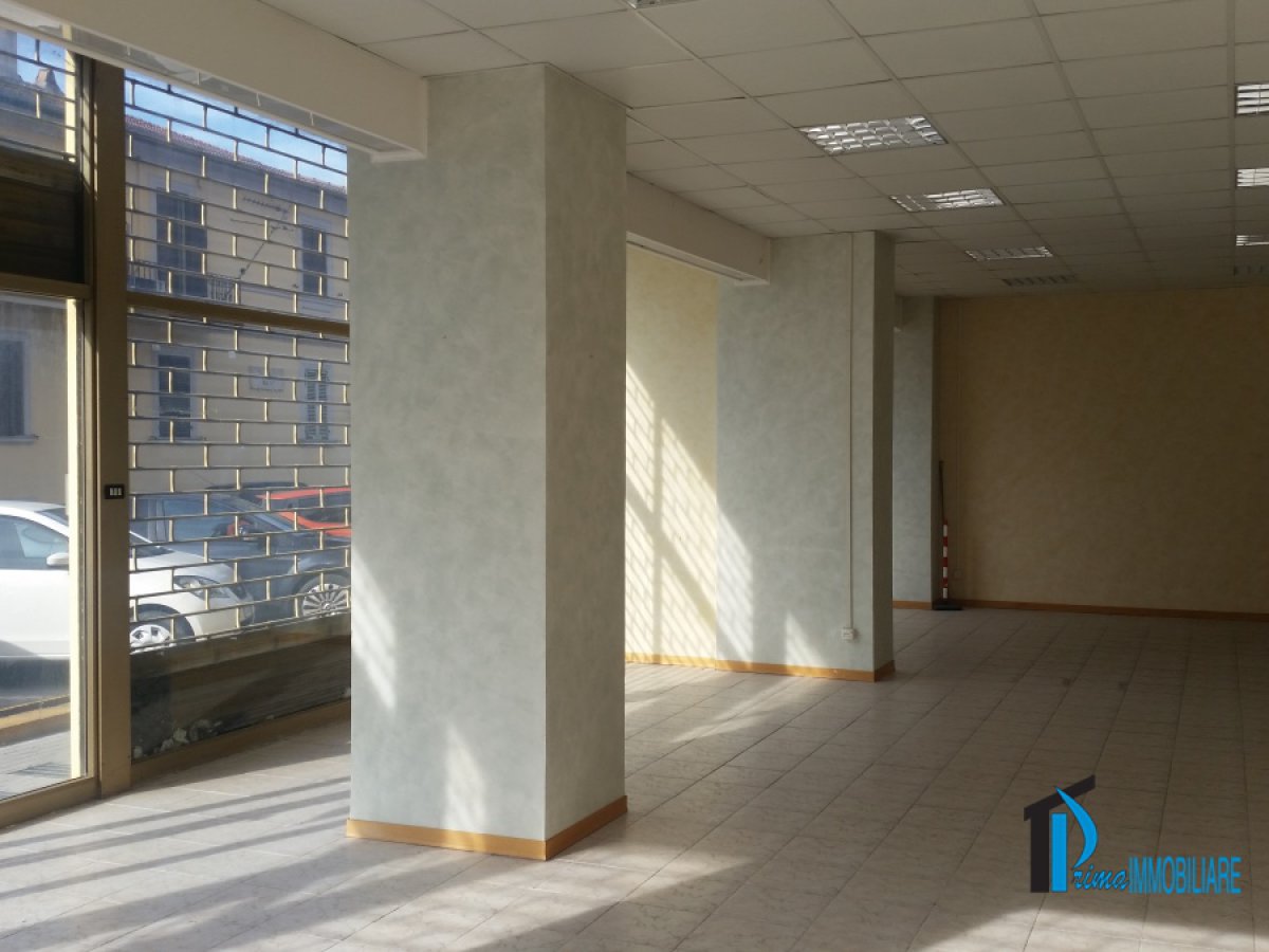 Shop/Commercial space for Rent Terni Terni, Rent Shop/Commercial space Terni