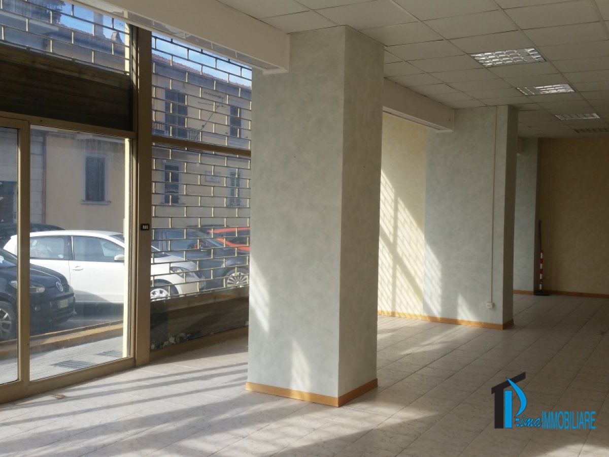 Shop/Commercial space for Rent Terni Terni, Rent Shop/Commercial space Terni