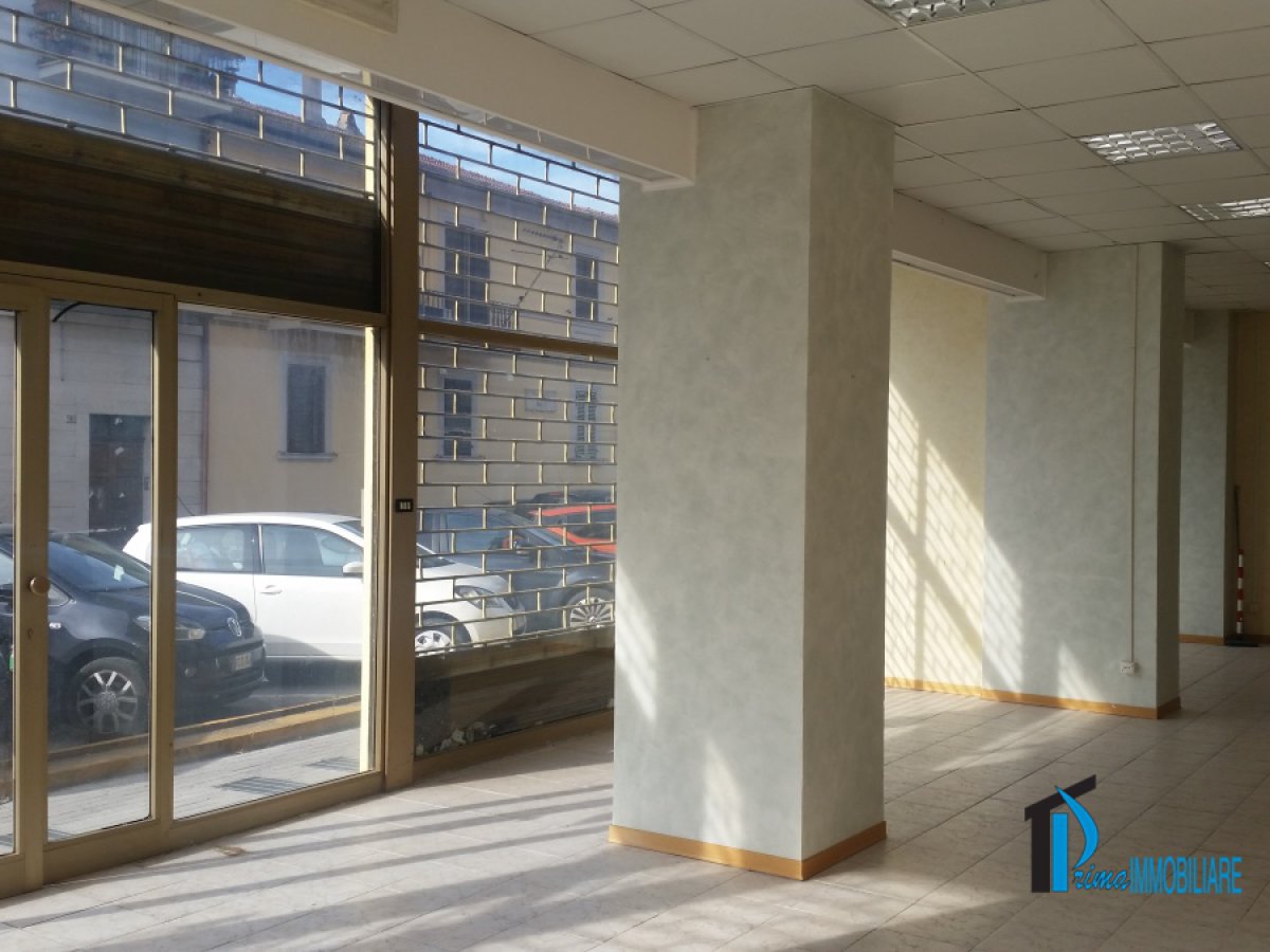 Shop/Commercial space for Rent Terni Terni, Rent Shop/Commercial space Terni