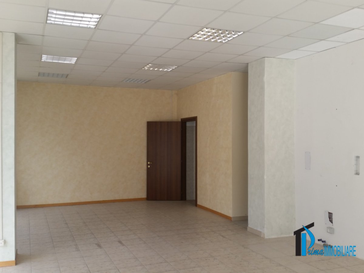 Shop/Commercial space for Rent Terni Terni, Rent Shop/Commercial space Terni