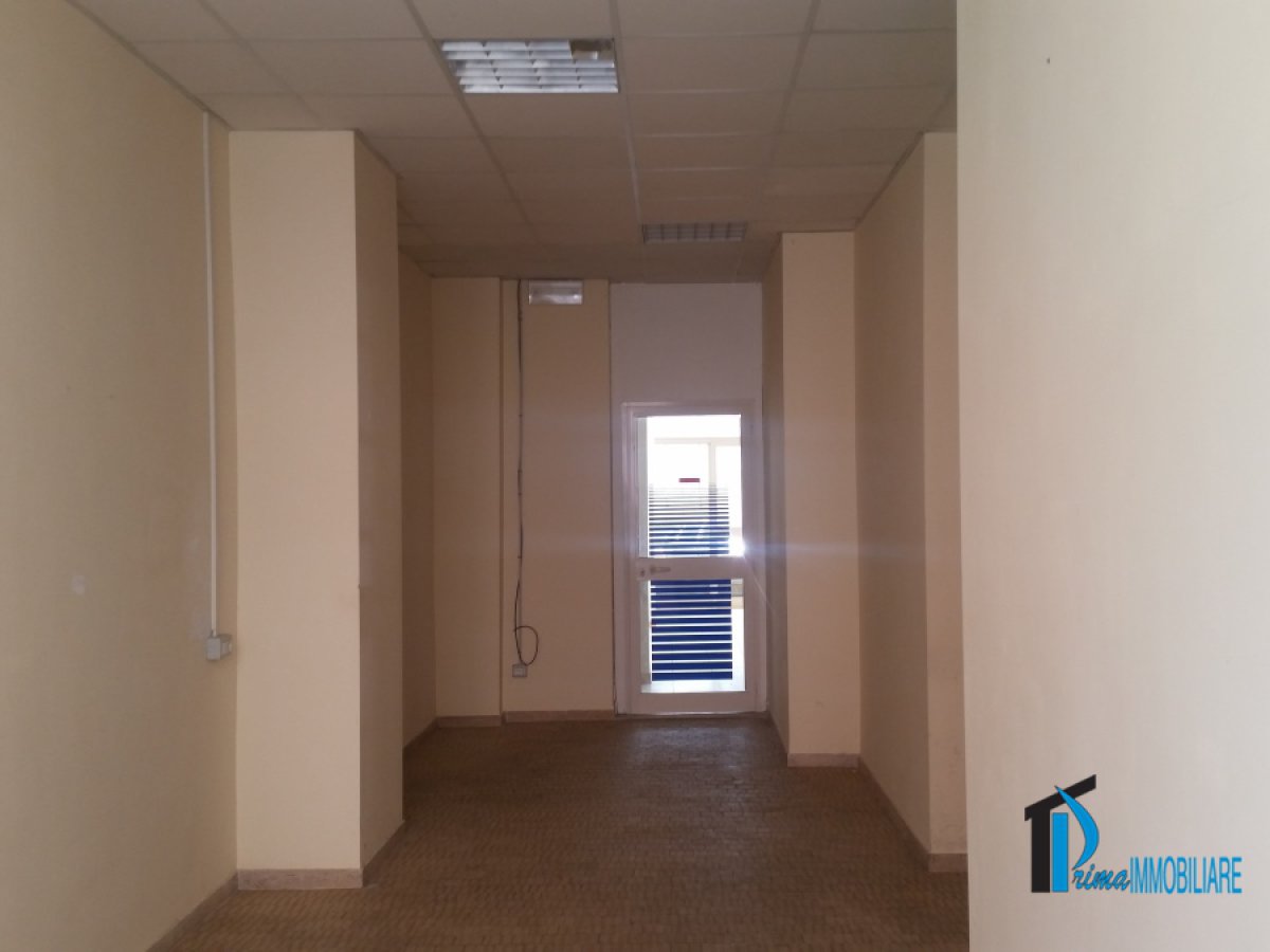 Shop/Commercial space for Rent Terni Terni, Rent Shop/Commercial space Terni