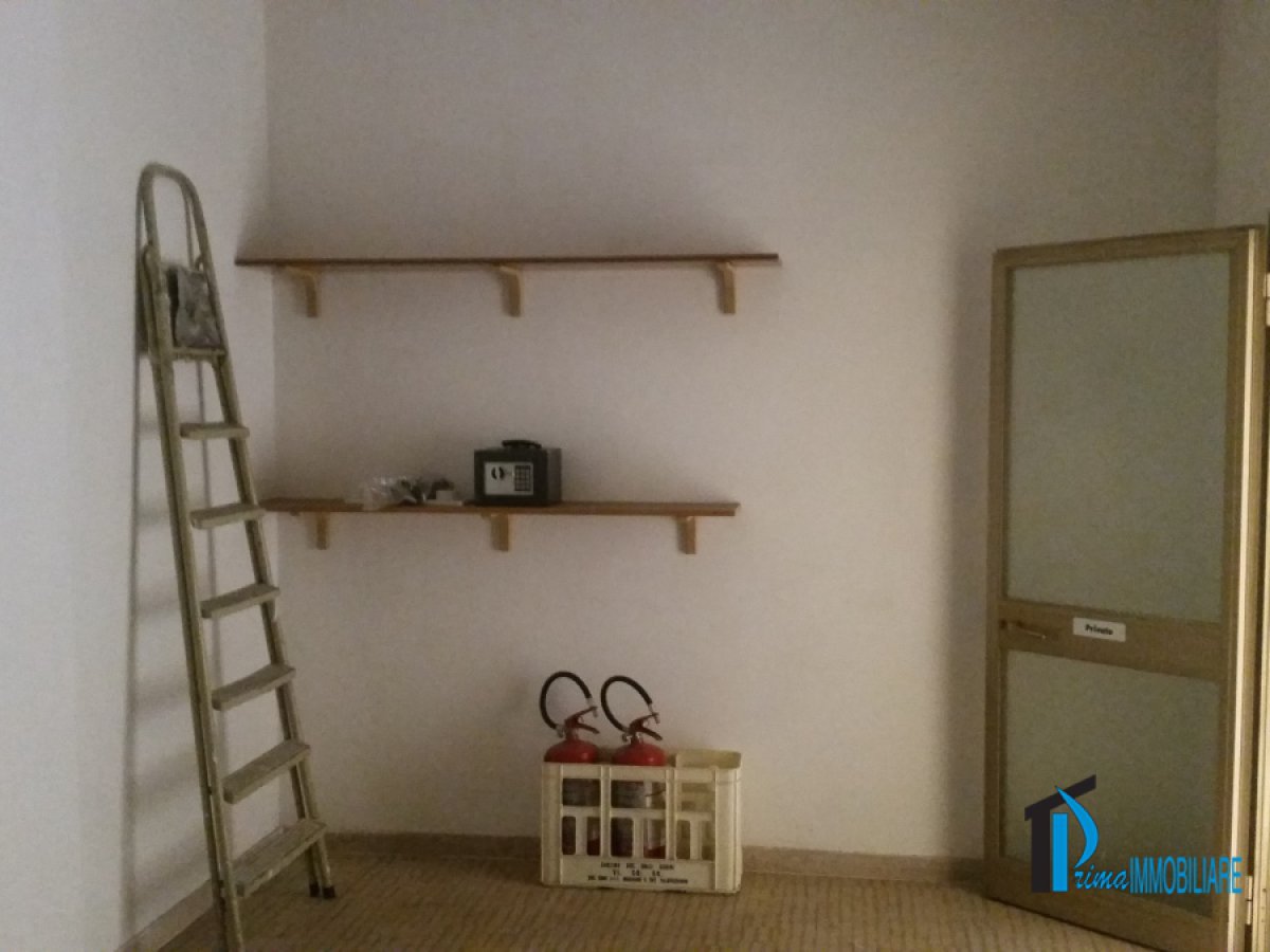 Shop/Commercial space for Rent Terni Terni, Rent Shop/Commercial space Terni