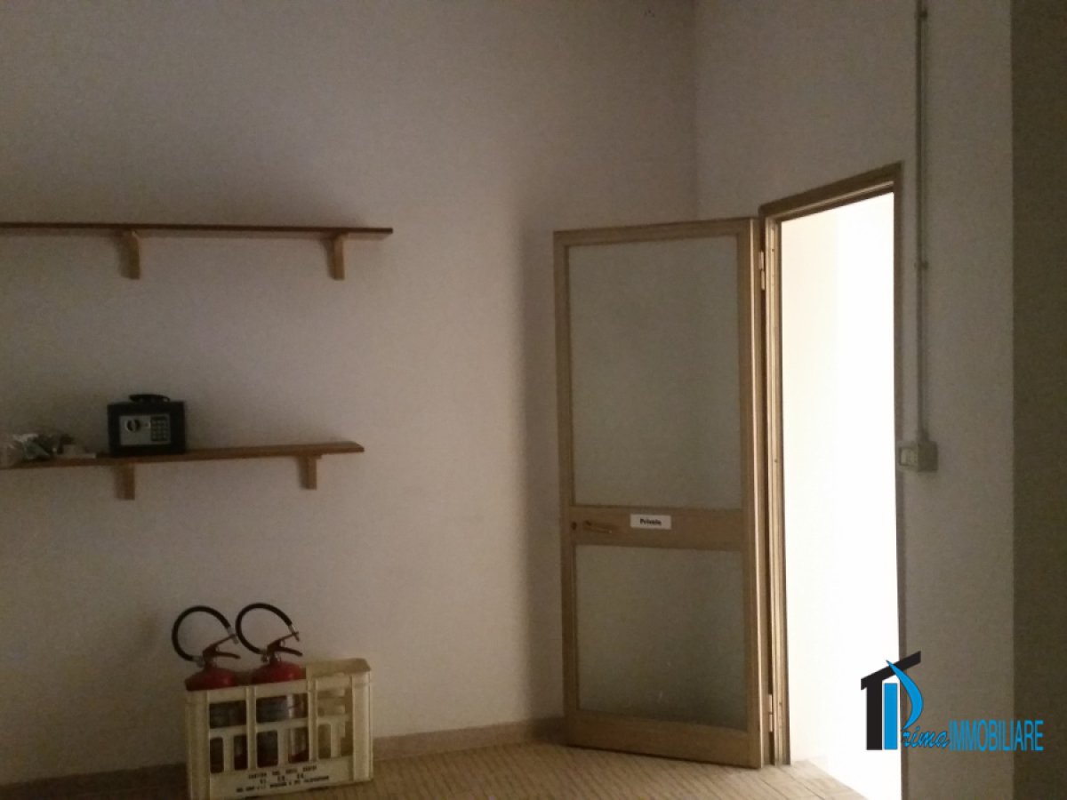 Shop/Commercial space for Rent Terni Terni, Rent Shop/Commercial space Terni