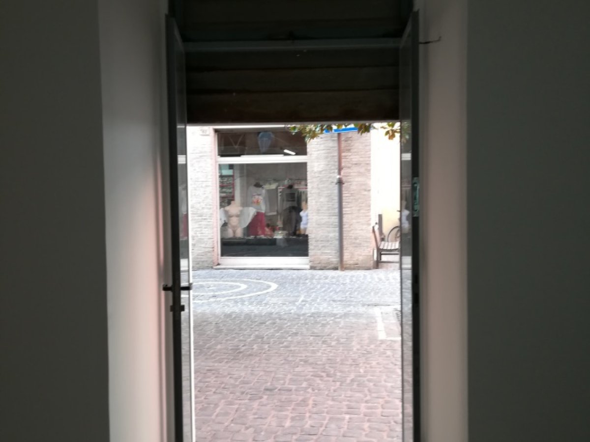 Shop/Commercial space for Rent Terni Terni, Rent Shop/Commercial space Terni