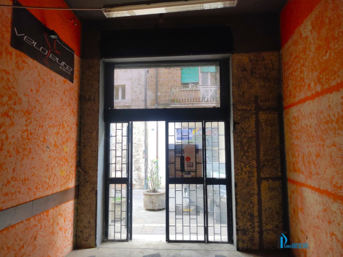 Shop/Commercial space for Rent Terni Terni, Rent Shop/Commercial space Terni
