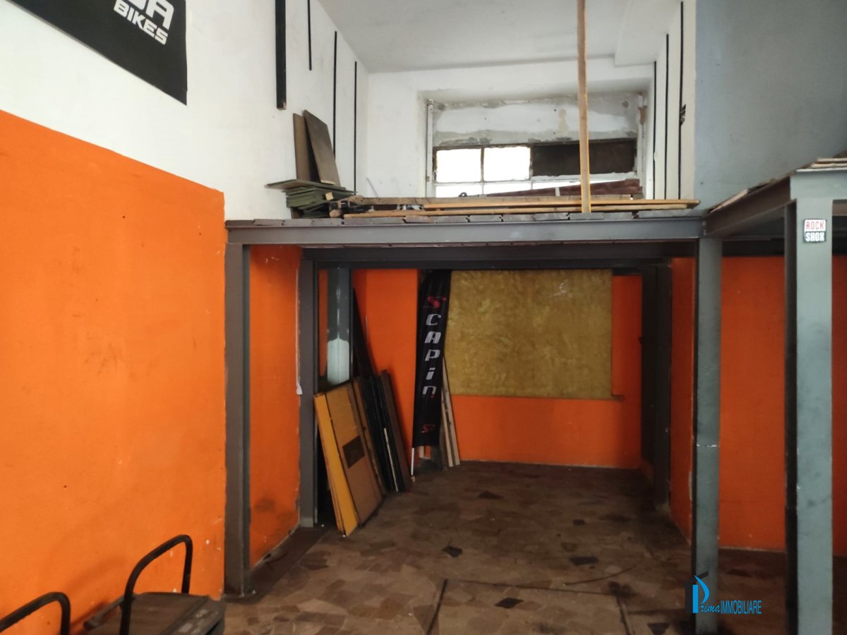 Shop/Commercial space for Rent Terni Terni, Rent Shop/Commercial space Terni