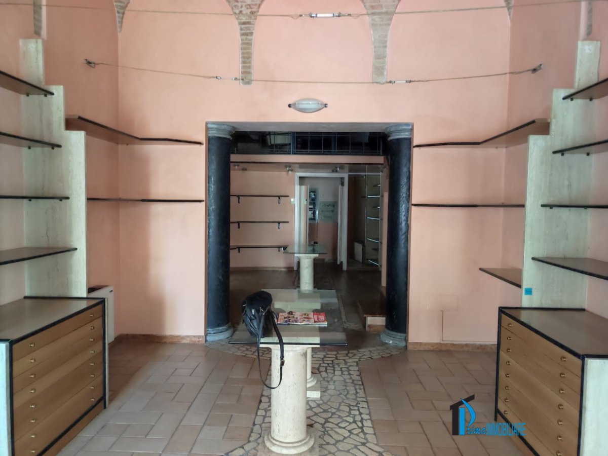 Shop/Commercial space for Rent Terni Terni, Rent Shop/Commercial space Terni